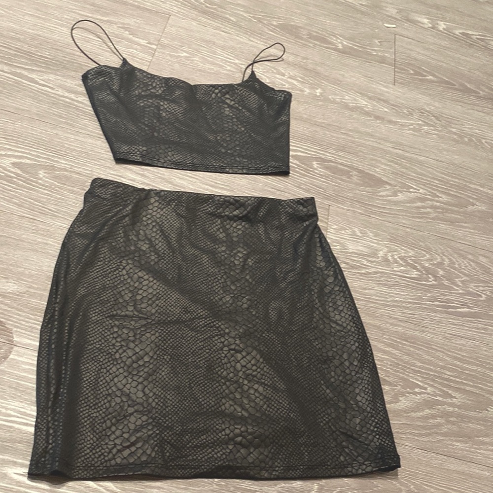 Snakeskin pattern 2 piece skirt and crop set.